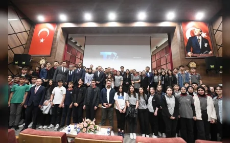 Alper Gezeravcı Kastamonu'da Gençlerle Uzay ve Bilim Üzerine Buluştu