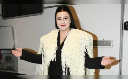 Yasemin Sakallıoğlu’nun 12 kiloluk sahne kostümü ve zayıflama açıklamaları dikkat çekti