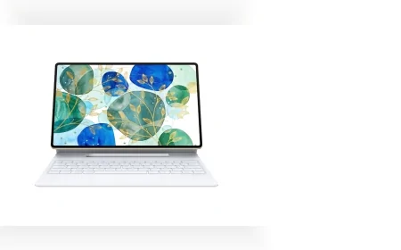 Huawei'nin 2025 model yeni MatePad Pro 12.2 tableti sahnede: OLED ekran, 100W şarj ve üst düzey donanım dikkat çekiyor