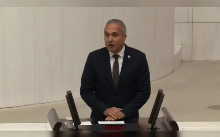 CHP'li Suat Özçağdaş: 'Cumhuriyeti gençlere emanet eden Atatürk’ün ülküleri yolumuzu aydınlatıyor'
