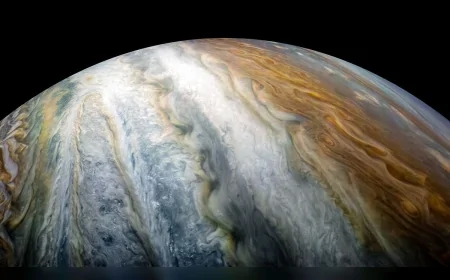 Güneş Sistemi'nin dev ismi Jüpiter'in gençlik yıllarında iki kat daha büyük olduğu ortaya çıktı