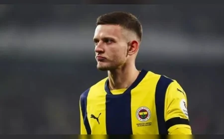 Fenerbahçeli Szymanski ayrılığı kafasına koydu: Tribün tepkisi sonrası soyunma odasına gitti