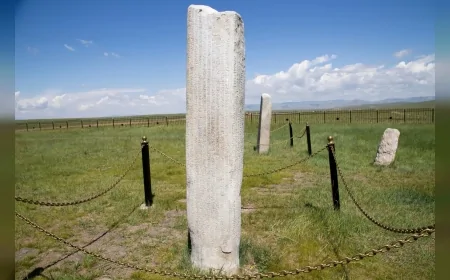Türk tarihinin ilk yazılı belgeleri: Orhun Yazıtları 8. yüzyılda Göktürklerce dikildi