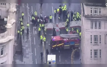 Liverpool'un Şampiyonluk Kutlamasında Dehşet Anları: Otomobil Kalabalığın Üzerine Sürdü