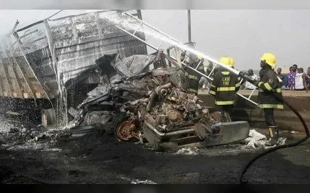 Nijerya’da facia: Hız yapan yolcu otobüsü kamyona çarptı, 5’i çocuk 19 ölü