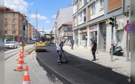 Eskişehir’de Çamlıca’nın En İşlek Caddesinde Üstyapı Yenileme Başladı