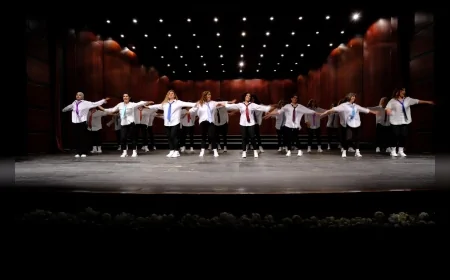 ESMEK Kadınlar Dans Topluluğu’ndan Görsel Şölen: Yıl Sonu Gösterisi Dakikalarca Alkışlandı