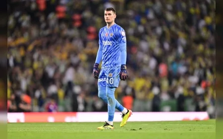 Fenerbahçe'de ayrılık sinyali: Livakovic İtalya için yola çıktı, yerine Meret gündemde