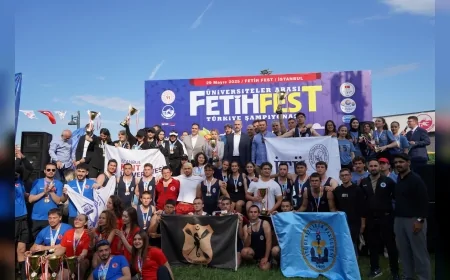 Üniversiteler Arası FETİHFEST 2025, İstanbul’un Fethi’nin Yıl Dönümünde Haliç’te Renkli Görüntülere Sahne Oldu