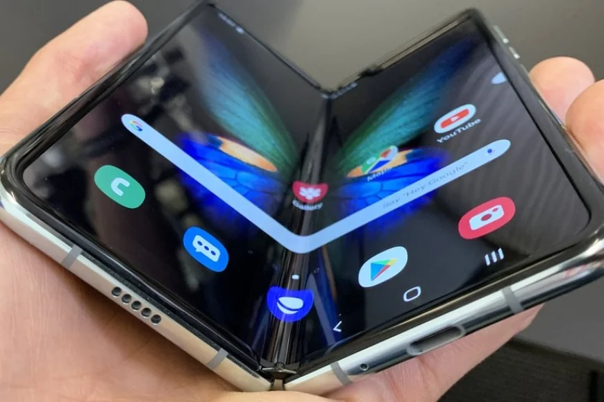 Samsung’dan Katlanabilir Şeffaf Ekran Hamlesi: Telefonlar Artık Hem İçten Hem Dıştan Katlanabilecek