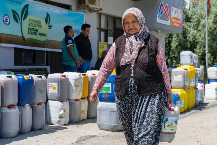 Yenişehir Belediyesi'nden üreticiye destek: 4 bin 900 litre solucan gübresi dağıtıldı