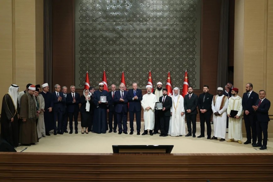 Erdoğan: ‘İslam coğrafyası 200 yıldır etnik ve mezhebi ayrımlarla bölünmeye çalışılıyor’