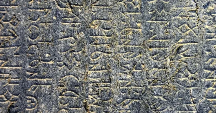 Türklerin İlk Yazılı Belgesi Olan Göktürk Alfabesi Nasıl Keşfedildi