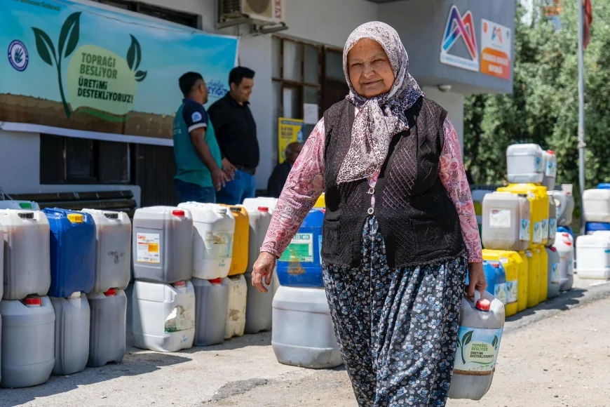Yenişehir Belediyesi'nden üreticiye destek: 4 bin 900 litre solucan gübresi dağıtıldı