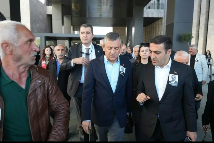 CHP Genel Başkanı Özgür Özel’e AKM çıkışında fiziksel saldırı: Saldırganın geçmişi dikkat çekti