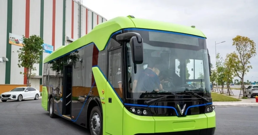 Vietnamlı Vinfast, tek şarjla 250 km giden elektrikli minibüs EB 6'yı tanıttı