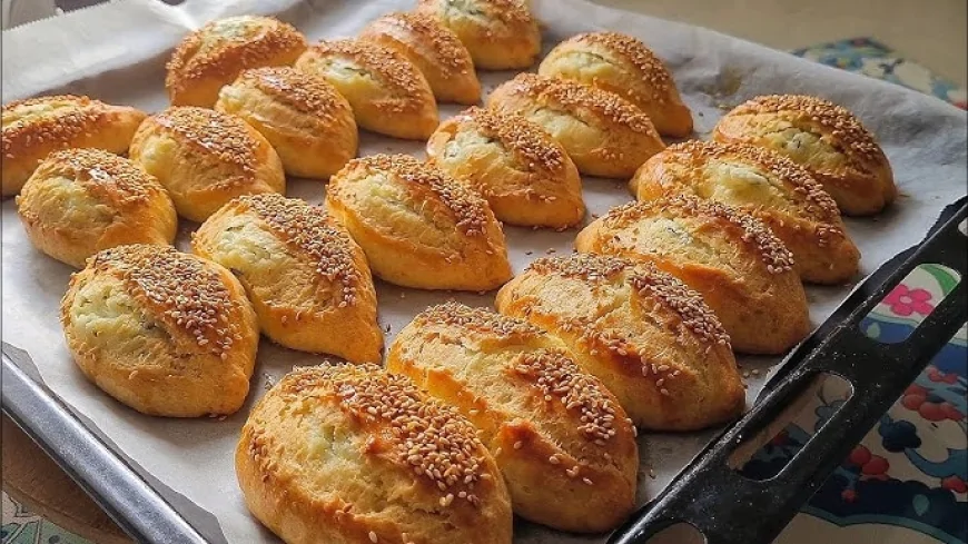 Evde Pastane Lezzeti: Yumuşacık Peynirli Poğaça Tarifiyle Çay Saatlerine Şenlik