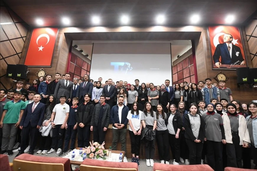 Alper Gezeravcı Kastamonu'da Gençlerle Uzay ve Bilim Üzerine Buluştu