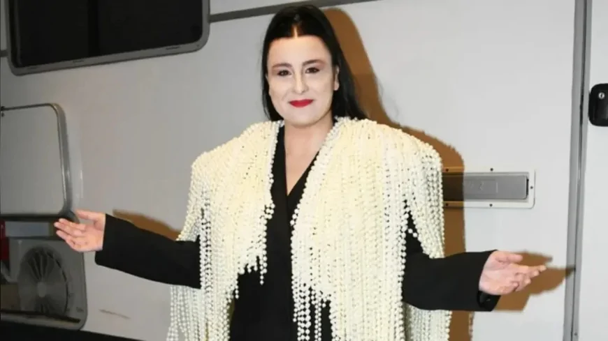 Yasemin Sakallıoğlu’nun 12 kiloluk sahne kostümü ve zayıflama açıklamaları dikkat çekti