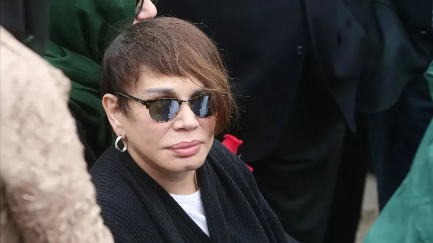 Sezen Aksu, Sırrı Süreyya Önder'in ölümünün ardından saçlarını kestirdi