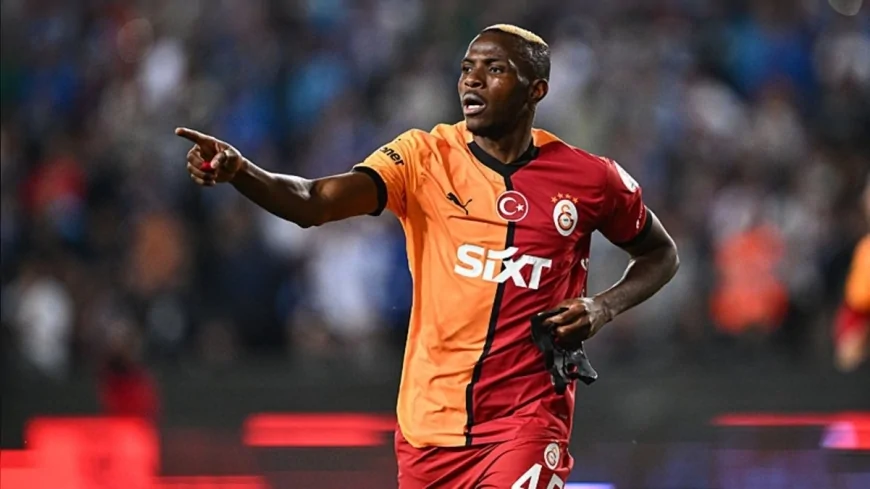 Galatasaraylı Osimhen'den uçakta taraftarı coşturacak açıklama: 'Kalmayı düşünüyorum'