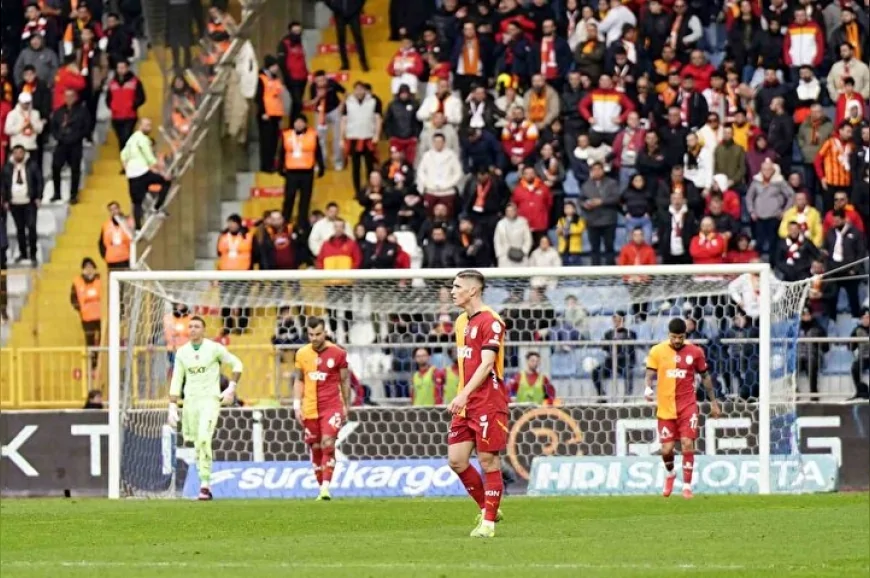 Galatasaray’da Sezon Avrupa Kabusuyla Başladı, Taraftarla Yönetim Arasında Kriz Derinleşti