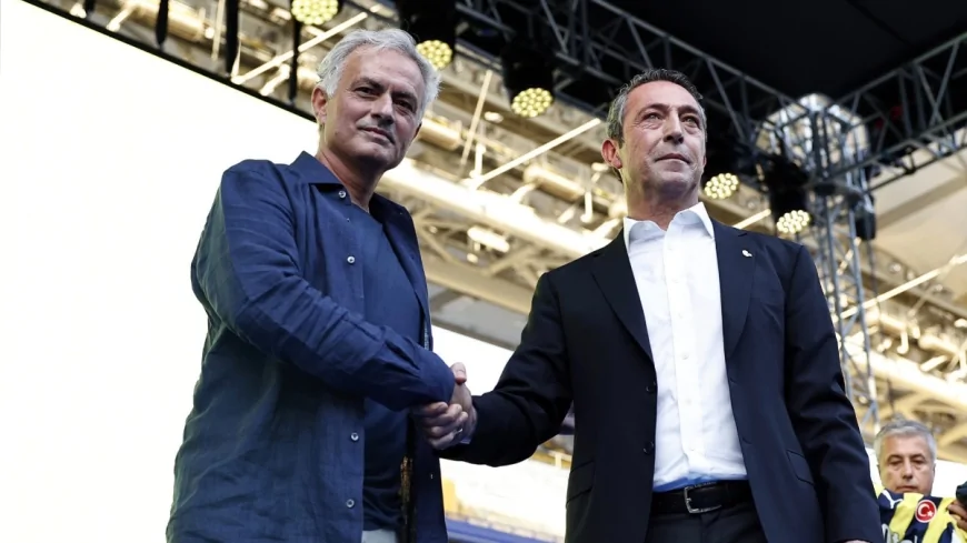 Fenerbahçe'de Mourinho krizi: Takımda kalacağını yönetime bildirdi, tazminat engeli masada