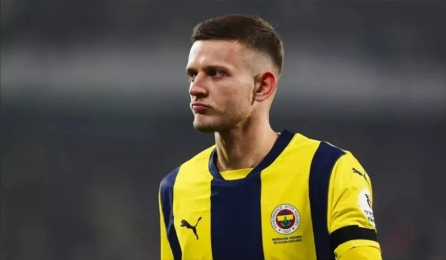 Fenerbahçeli Szymanski ayrılığı kafasına koydu: Tribün tepkisi sonrası soyunma odasına gitti