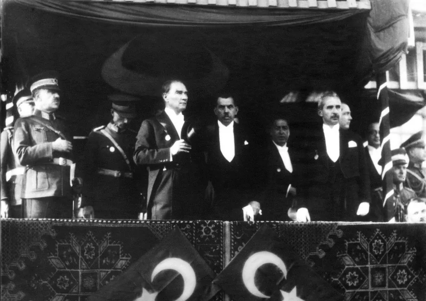 Atatürk'ün 1923'te Başlattığı Cumhuriyet Reformları Türkiye'nin Kaderini Değiştirdi
