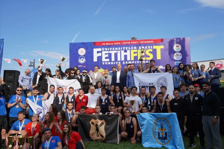 Üniversiteler Arası FETİHFEST 2025, İstanbul’un Fethi’nin Yıl Dönümünde Haliç’te Renkli Görüntülere Sahne Oldu