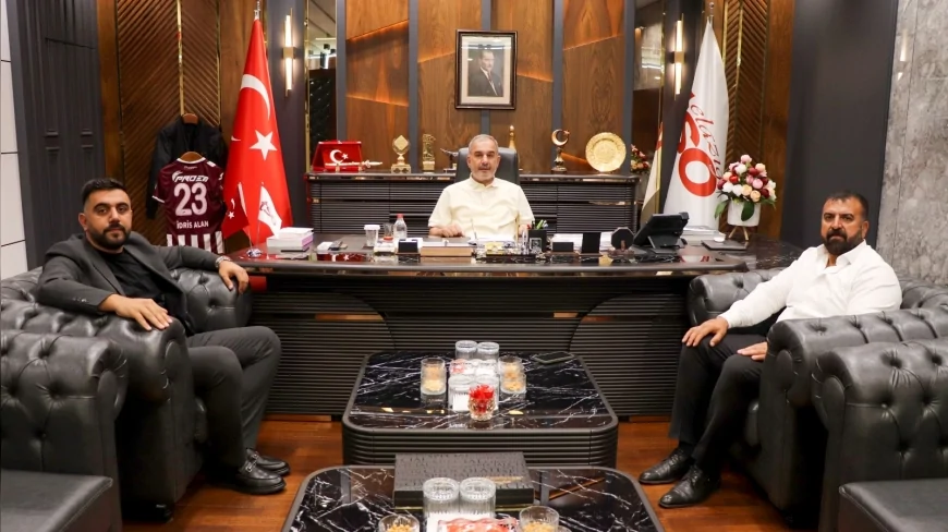 Elazığ’a 6. Noter Kazandırılıyor: Galerici Esnafından Başkan Alan’a Plaketli Teşekkür