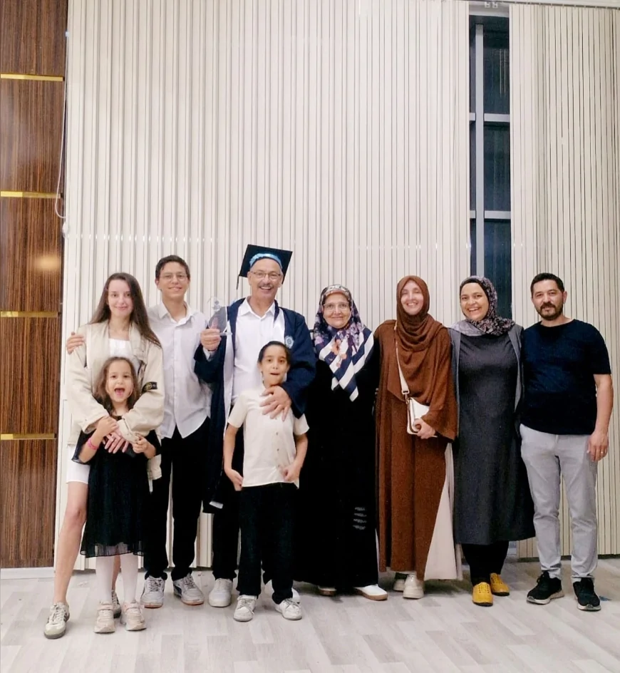 61 yaşında madencilik birincisi oldu, diplomasını torunlarıyla birlikte aldı