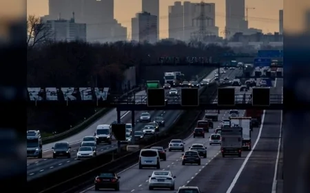Google Haritalar’ın 'kapalı yol' hatası Almanya’da binlerce aracı saatlerce yolda bıraktı