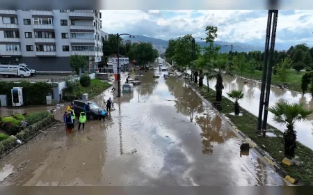 Trabzon’da 1 Saatte 63 Kg Yağış: Esnaf Aynı Kabusu 9 Yıl Sonra Yeniden Yaşadı