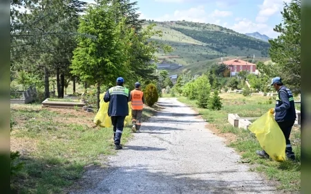Altındağ'da Bayram Öncesi Mezarlıklara Kapsamlı Temizlik ve Bakım Yapıldı
