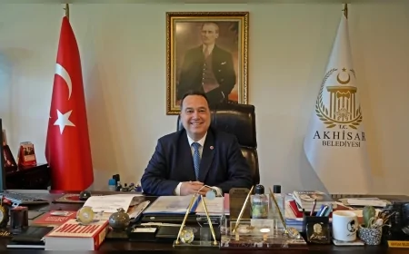 Akhisar Belediye Başkanı Besim Dutlulu: 'Kurban Bayramı, gönüllerin birleştiği anlamlı bir zaman'