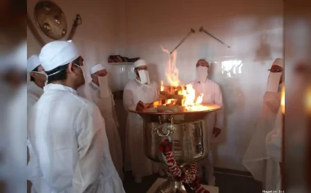 Zerdüştlük İnancında Ateşin Rolü: Saflık ve Tapınaklarda Sürekli Yanan Alev