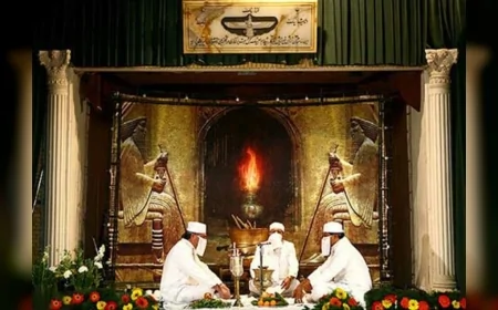 Zerdüşt rahipleri neden ağızlarını kapatıyor: Bin yıllık gelenekte kutsal ateşi koruma ritüeli