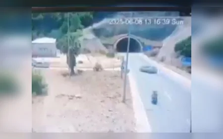 Antalya-Kemer yolunda dönüş ihlali faciaya yol açtı: 2 genç hayatını kaybetti