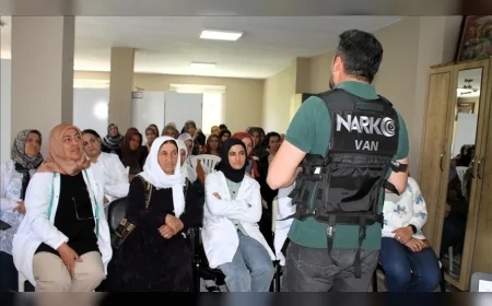 Van'da 22 Bin Anneye Uyuşturucuyla Mücadele Eğitimi: 'Bu İlleti Polis ve Vatandaş El Ele Bitirelim