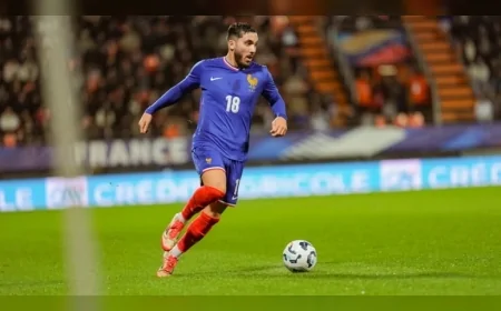 Manchester City 21 yaşındaki yıldız Rayan Cherki'yi 42 milyon euroya kadrosuna kattı