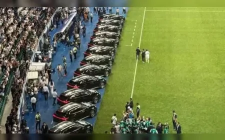 Dünya Kupası bileti alan Özbek futbolculara otomobil jestiyle ödül verildi