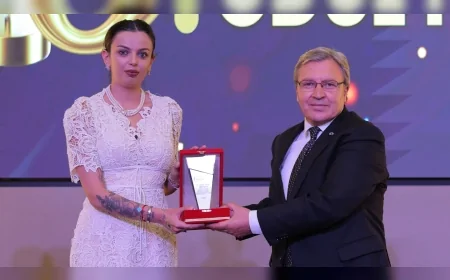 Feramuz Üstün, Merhamet ve Emek Ödül Töreni’nde Konuştu: ‘Bu Yılki Katılım, Toplumun Merhamete Duyduğu İhtiyacın Göstergesidir’