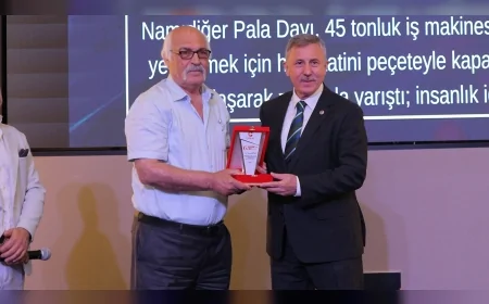 Yeniyol Partisi Grup Başkanvekili Doç. Dr. Selçuk Özdağ, Merhamet ve Emek Ödül Töreni’nde Konuştu: ‘Bu Milleti Ayakta Tutan Merhamet, Ahlak ve Liyakattir’