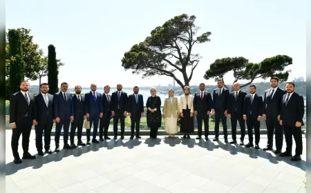 Emine Erdoğan: “Gençliğin eğitimine ve gönüllülük bilincine dair verimli bir görüşme yaptık”