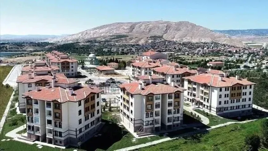 Gençlere, yaşlılara ve yeni evlilere ucuz ev imkânı: 250 bin konut için düğmeye basılıyor