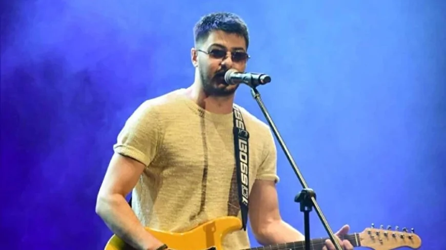 Konserinde ezan okununca müziği durdurdu: Semicenk'ten dikkat çeken sahne arası