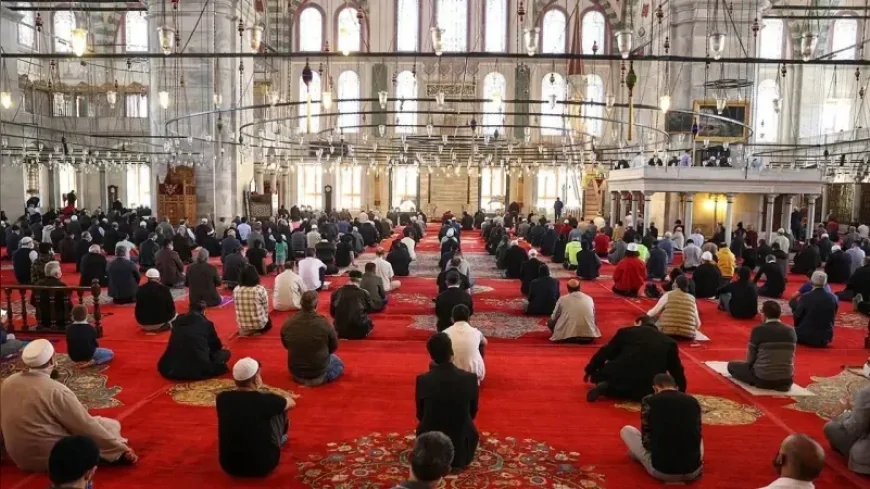 Bayram Namazı Nasıl Kılınır, Kimlere Vaciptir ve Hangi Mezhepte Ne Şekilde Uygulanır?