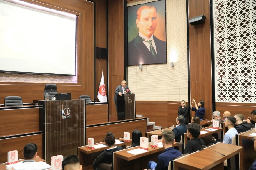 Keçiören Belediyesi’nde staj yapan öğrencilere anlamlı veda: Özarslan teşekkür belgesi verdi