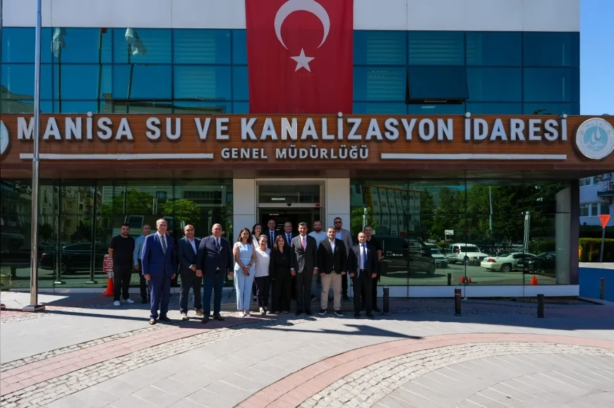 Başkan Zeyrek, Belediye ve MASKİ Çalışanlarıyla Bayramlaştı: 'Bu Büyük Aile, El Birliğiyle Manisa’ya Hizmet Sunmaya Devam Edecek'